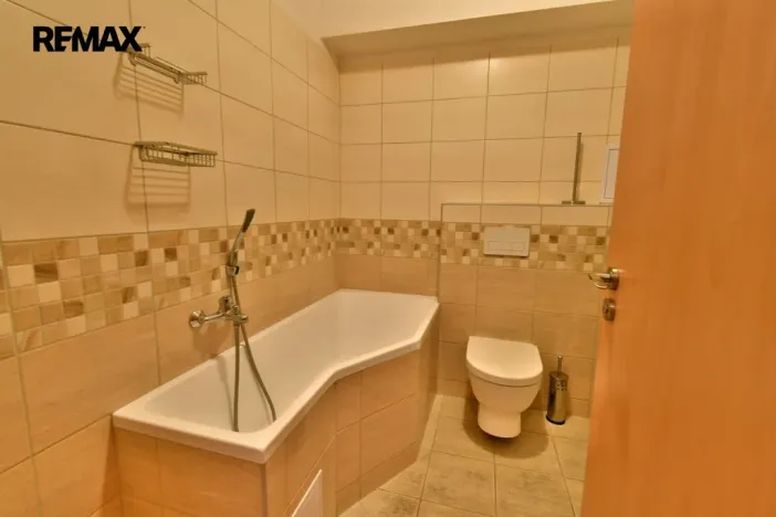 Pronájem bytu 1+kk, Hradec Králové - Třebeš, Svatojánská, 30 m2