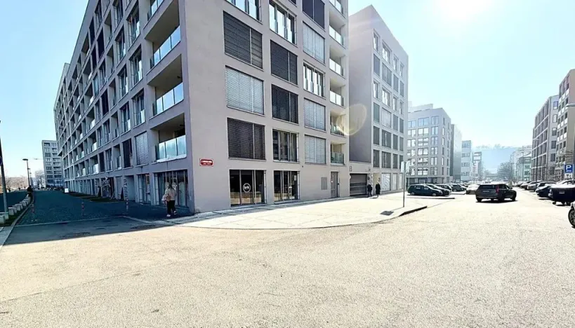 Prodej obchodního prostoru, Praha - Karlín, Za Karlínským přístavem, 73 m2
