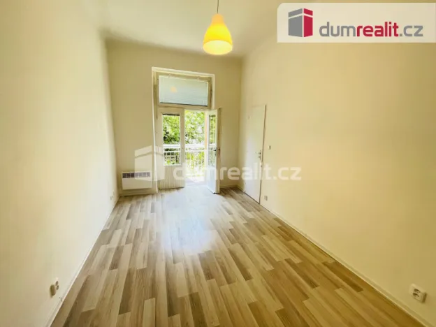 Pronájem bytu 1+kk, Praha - Smíchov, Na Skalce, 22 m2