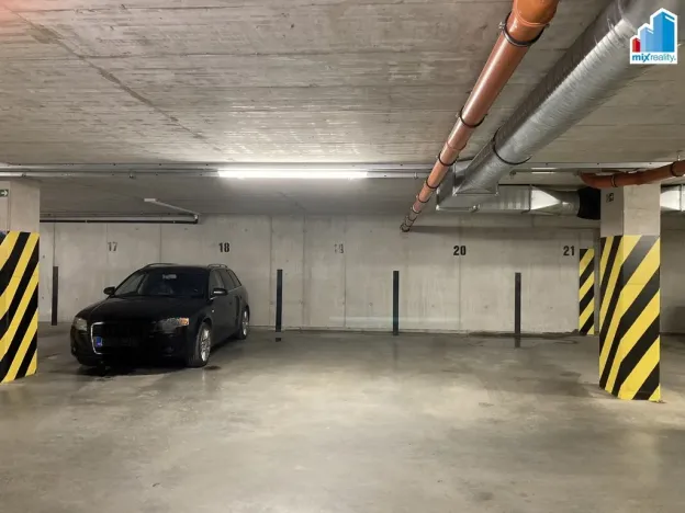 Pronájem garážového stání, Plzeň, Diamantová, 12 m2