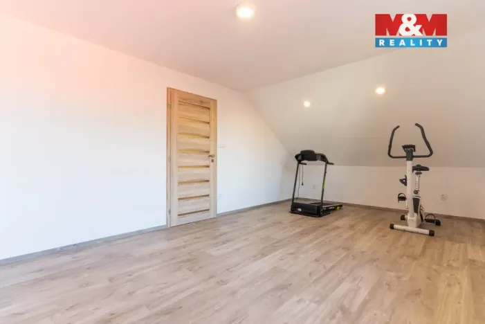 Prodej rodinného domu, Okrouhlá, 222 m2