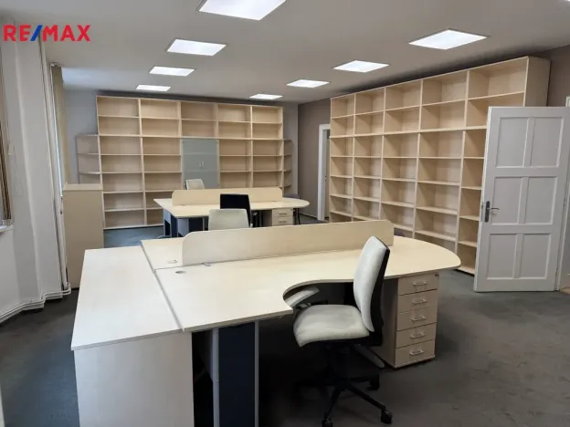 Pronájem kanceláře, Ostrava - Slezská Ostrava, náměstí Jurije Gagarina, 165 m2