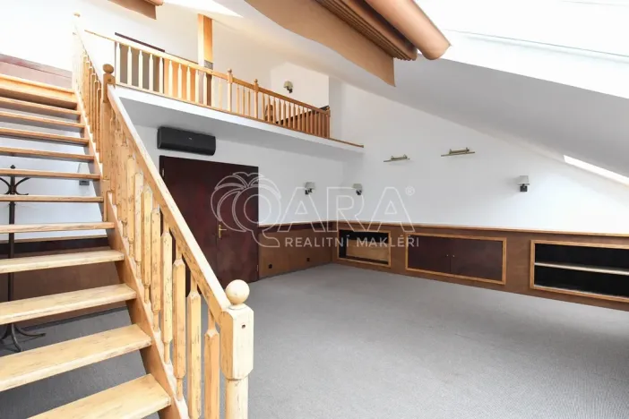 Pronájem kanceláře, Praha - Nové Město, Spálená, 127 m2