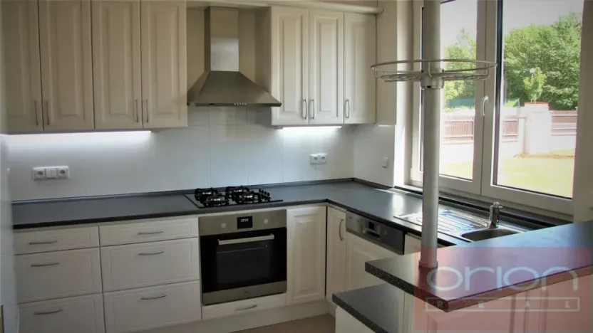 Pronájem rodinného domu, Průhonice, Pod Valem II., 280 m2