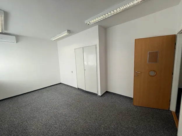 Pronájem kanceláře, Vsetín, Dolní náměstí, 194 m2