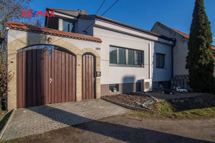 Prodej rodinného domu, Milovice, 249 m2