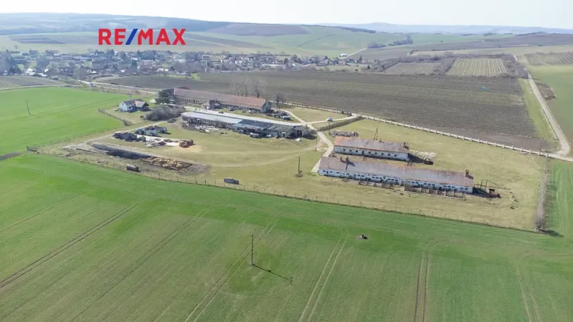 Prodej podílu pozemku, Valtice, 7786 m2