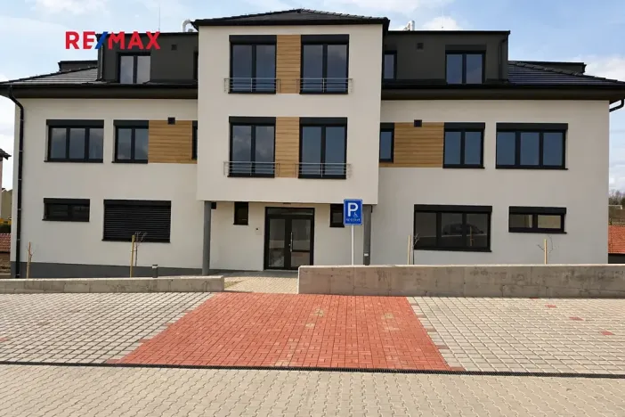 Pronájem bytu 2+kk, Hovorany, 48 m2