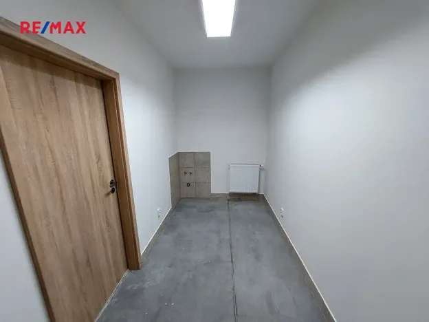 Pronájem obchodního prostoru, Slavkov u Brna, 200 m2