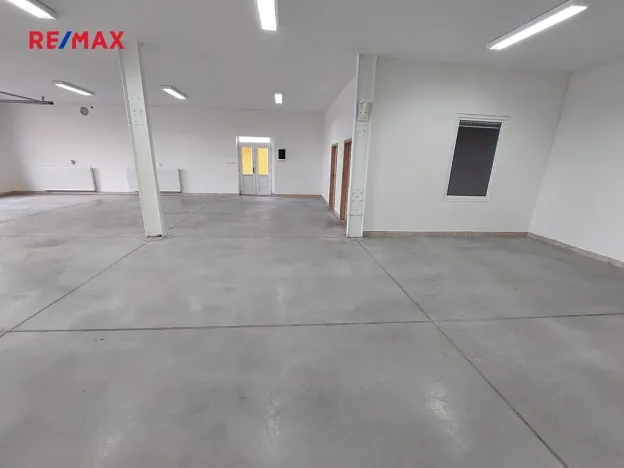 Pronájem obchodního prostoru, Slavkov u Brna, 200 m2