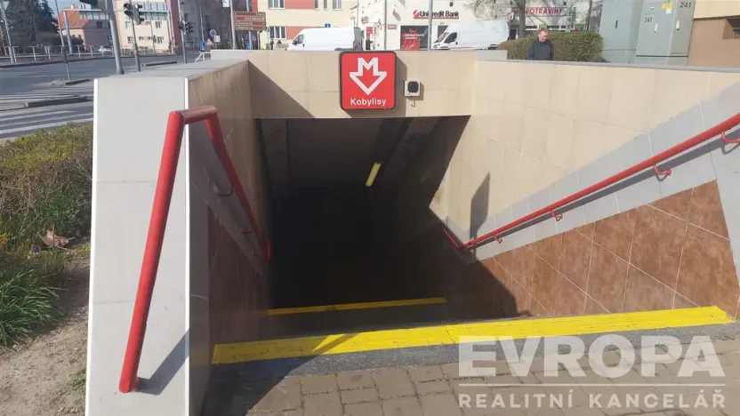 Pronájem bytu 2+1, Praha - Kobylisy, Kobyliské náměstí, 66 m2