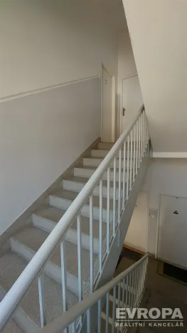 Pronájem bytu 2+1, Praha - Kobylisy, Kobyliské náměstí, 66 m2