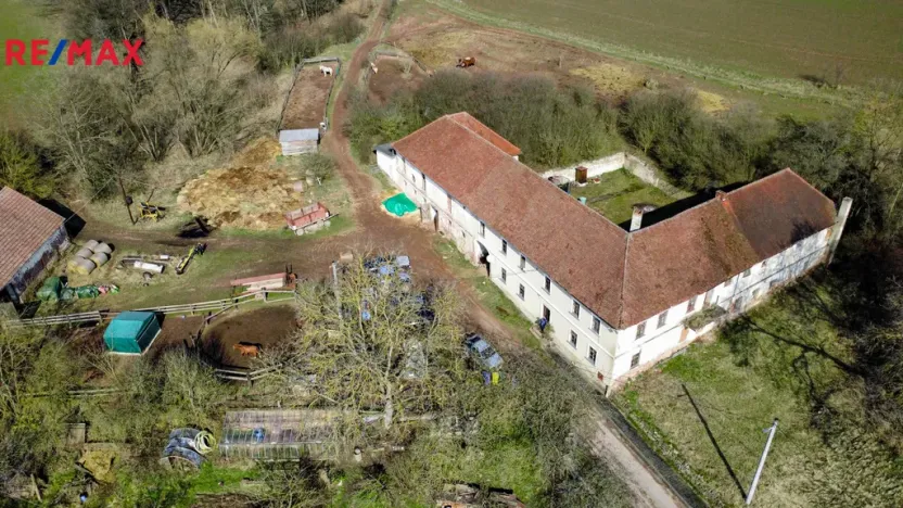 Prodej zemědělské usedlosti, Hluboké Dvory, 760 m2