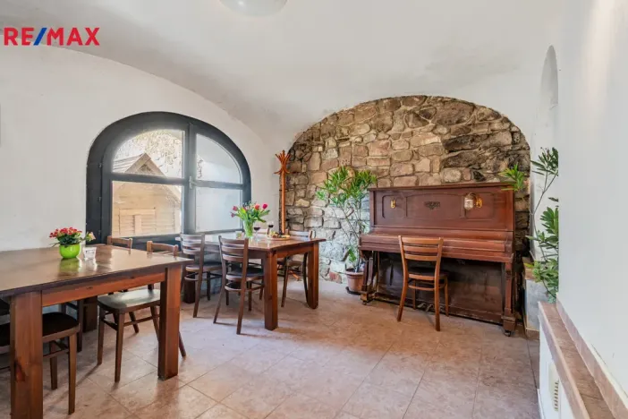 Prodej zemědělské usedlosti, Hluboké Dvory, 760 m2