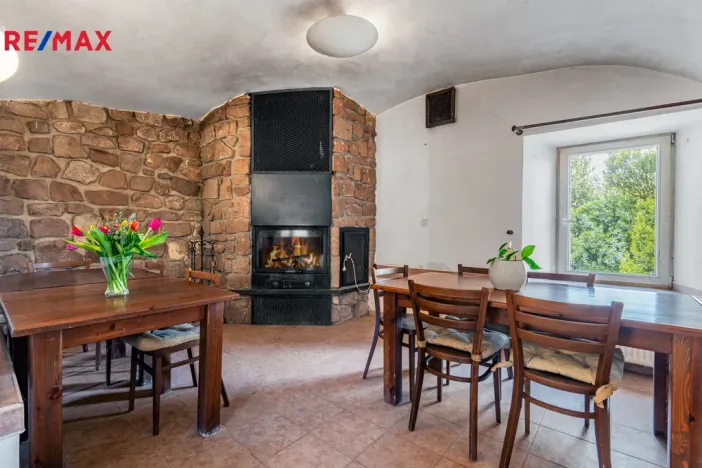 Prodej zemědělské usedlosti, Hluboké Dvory, 760 m2