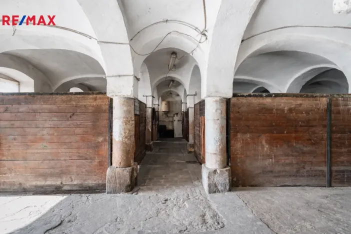 Prodej zemědělské usedlosti, Hluboké Dvory, 760 m2