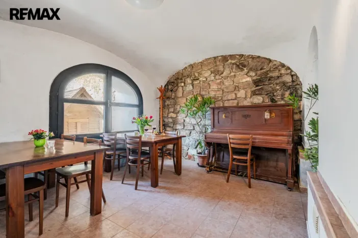 Prodej zemědělské usedlosti, Hluboké Dvory, 951 m2