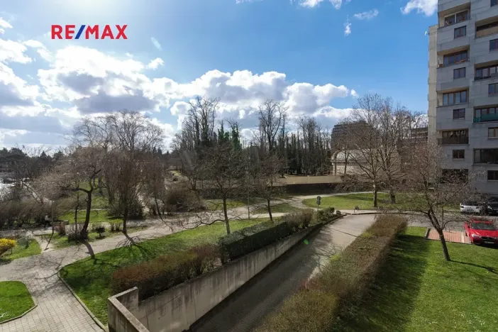 Pronájem bytu 2+kk, Praha - Strašnice, Názovská, 52 m2