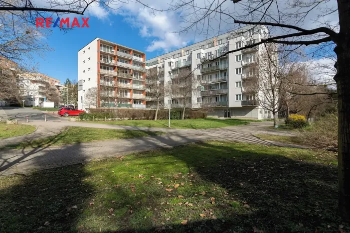 Pronájem bytu 2+kk, Praha - Strašnice, Názovská, 52 m2