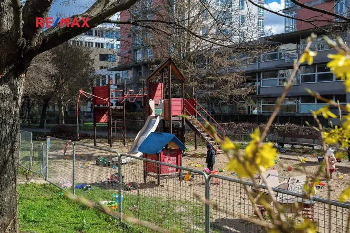 Pronájem bytu 2+kk, Praha - Strašnice, Názovská, 52 m2