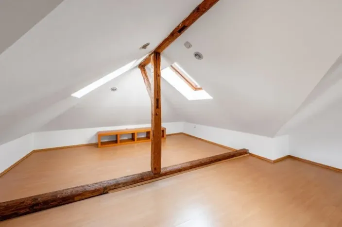 Pronájem rodinného domu, Praha - Kobylisy, Sedlecká, 200 m2