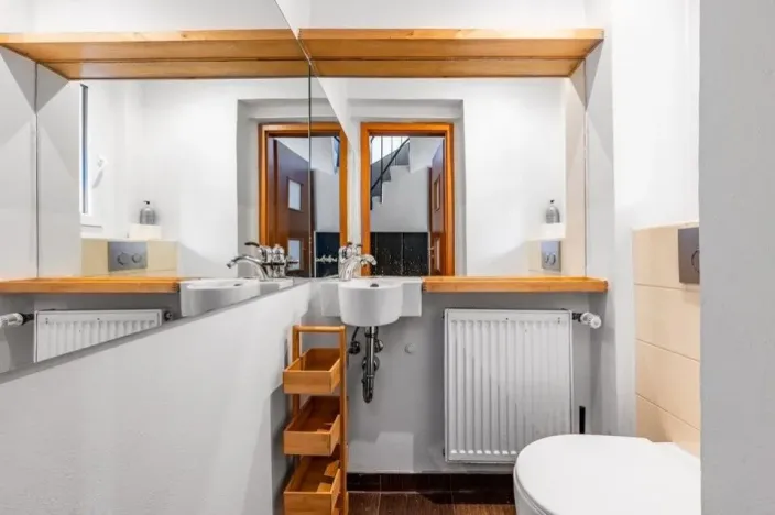 Pronájem rodinného domu, Praha - Kobylisy, Sedlecká, 200 m2