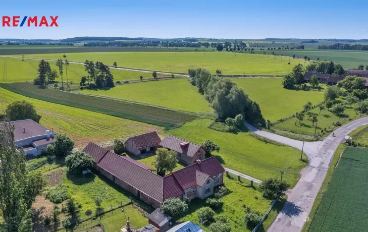 Prodej rodinného domu, Bašnice, 864 m2