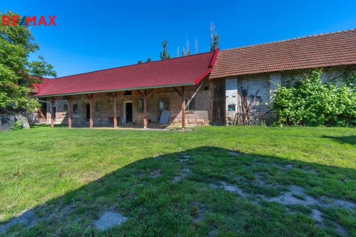 Prodej rodinného domu, Bašnice, 864 m2