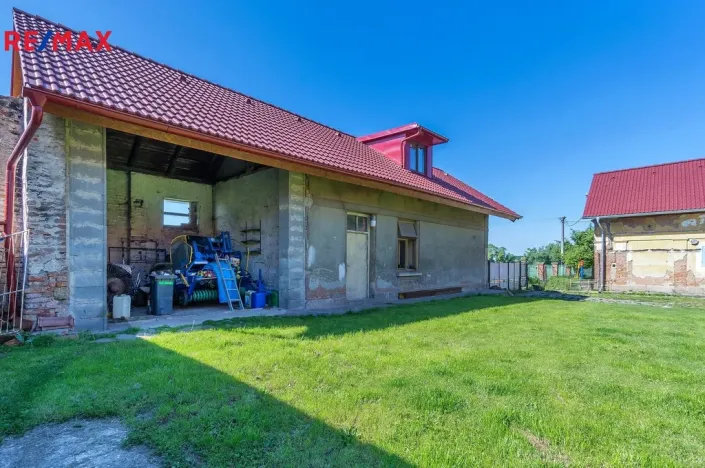 Prodej rodinného domu, Bašnice, 864 m2