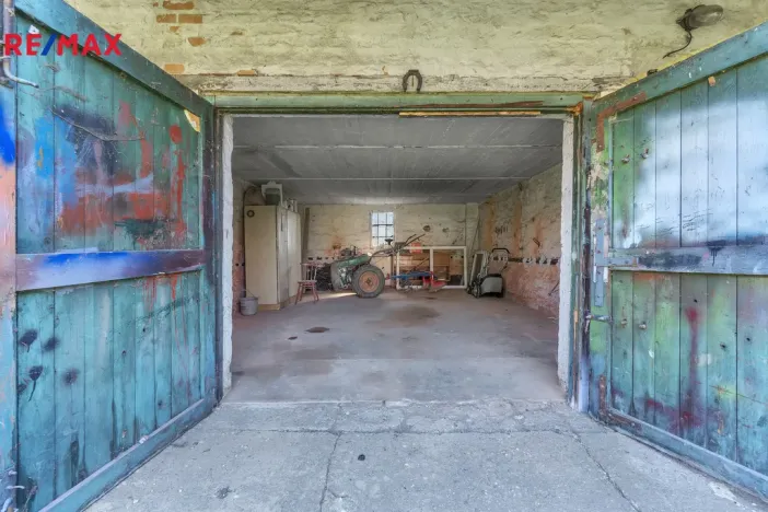 Prodej rodinného domu, Bašnice, 864 m2