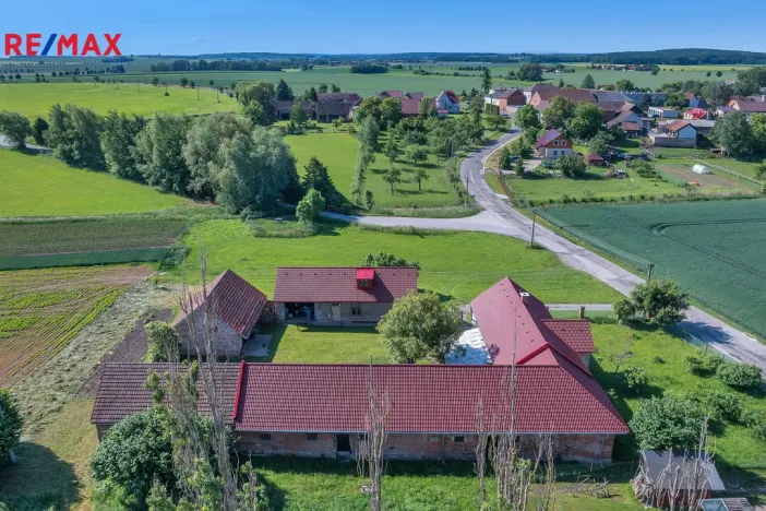 Prodej rodinného domu, Bašnice, 864 m2