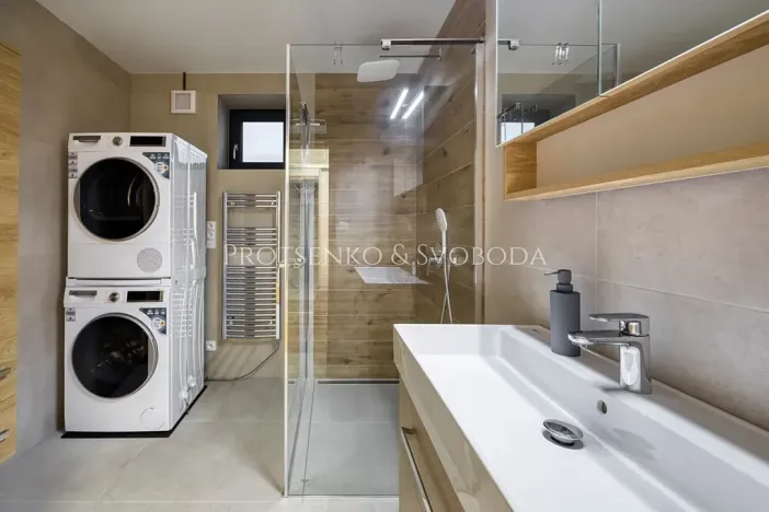 Prodej rodinného domu, Kamenice nad Lipou, nám. Husovo, 210 m2