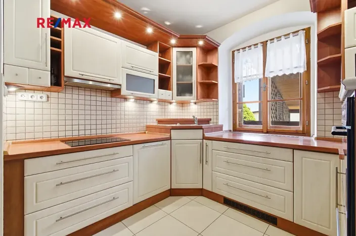 Prodej rodinného domu, Břasy, 298 m2