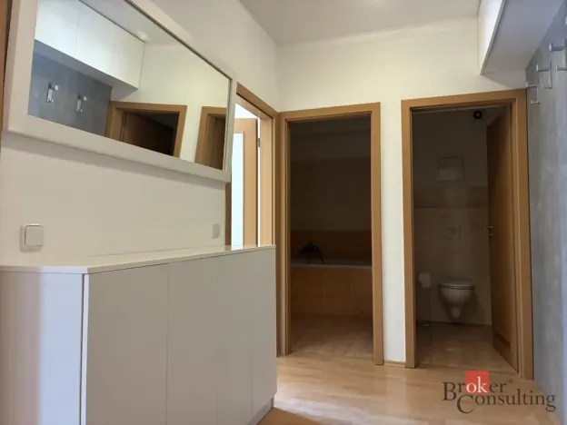 Pronájem bytu 2+kk, Hradec Králové - Třebeš, Ve Stromovce, 58 m2