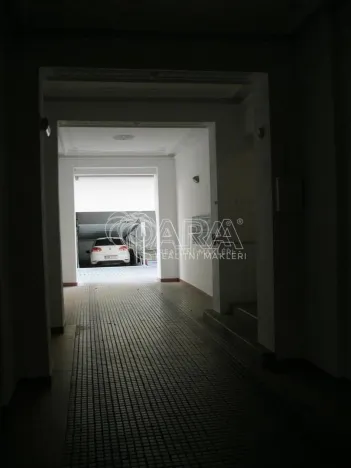 Pronájem garážového stání, Praha, Voroněžská, 15 m2