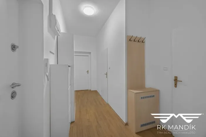 Pronájem bytu 2+kk, Praha - Kobylisy, Kobyliské náměstí, 56 m2