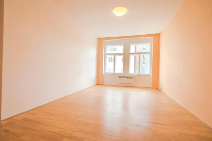 Pronájem bytu 1+kk, Praha, Viktora Huga, 38 m2