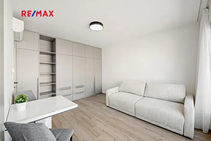 Pronájem bytu 1+kk, Praha - Žižkov, Malešická, 36 m2