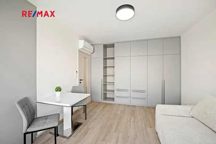 Pronájem bytu 1+kk, Praha - Žižkov, Malešická, 36 m2