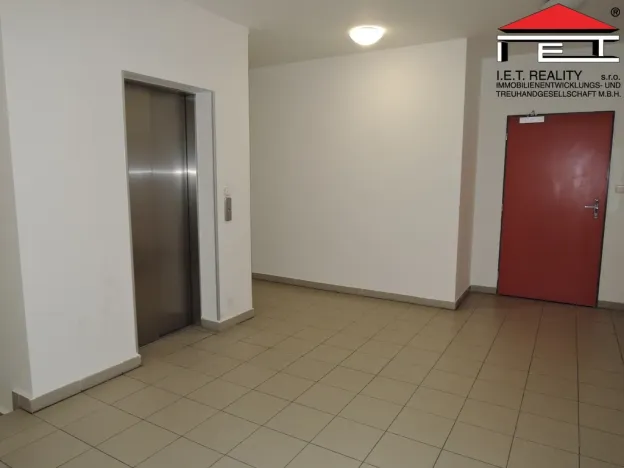 Pronájem bytu 2+kk, Praha - Vysočany, Poděbradská, 49 m2