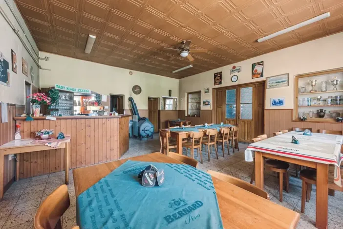 Prodej komerční nemovitosti, Klamoš, 865 m2