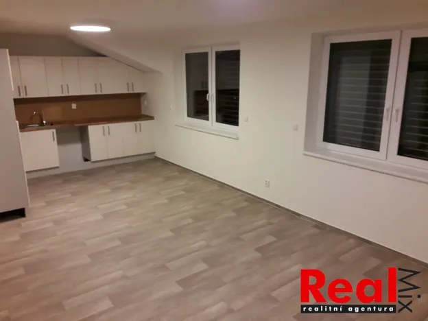 Pronájem bytu 2+kk, Rajhradice, Opatovická, 76 m2