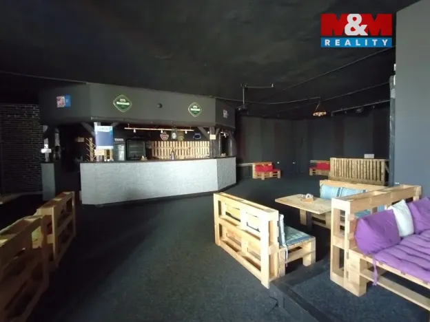 Pronájem obchodního prostoru, Kopřivnice, Smetanova, 582 m2