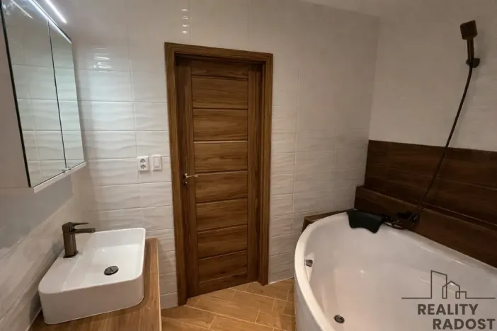 Prodej bytu 4+1, Třinec, Sosnová, 80 m2