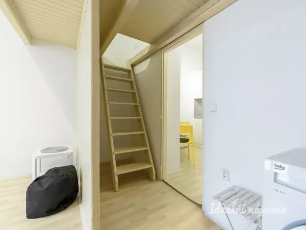 Pronájem bytu 1+1, Praha - Vršovice, Sevastopolská, 43 m2