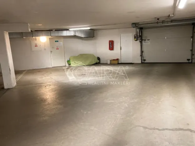 Pronájem garážového stání, Praha - Záběhlice, U Zahradního města, 13 m2