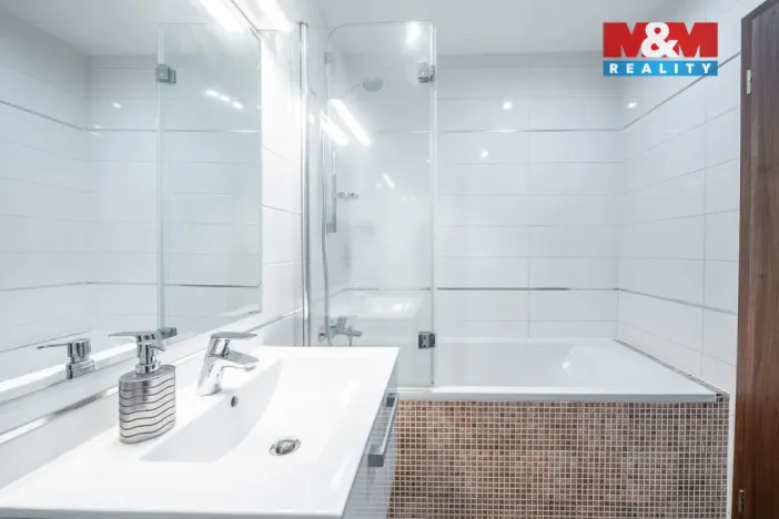 Pronájem bytu 2+kk, Praha - Letňany, Hlučkova, 60 m2