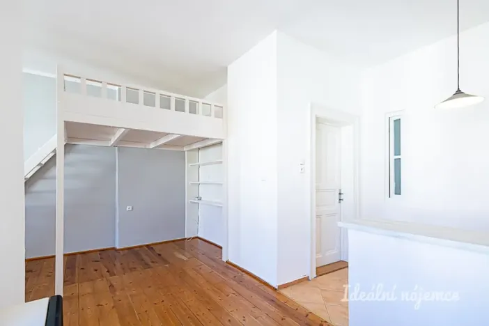 Pronájem bytu 1+kk, Praha, Jaromírova, 35 m2