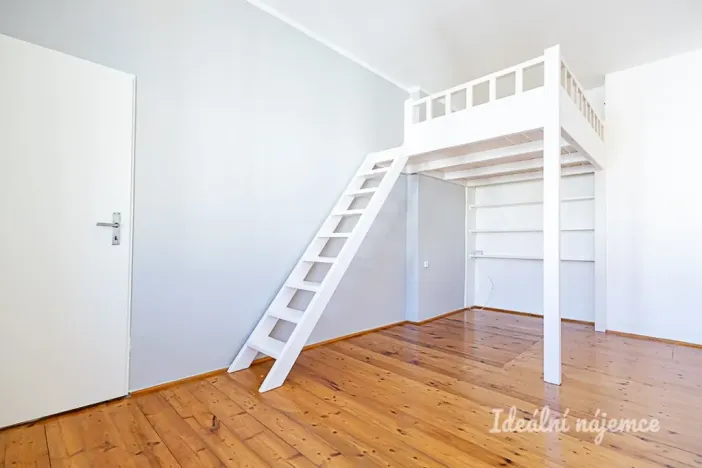 Pronájem bytu 1+kk, Praha, Jaromírova, 35 m2