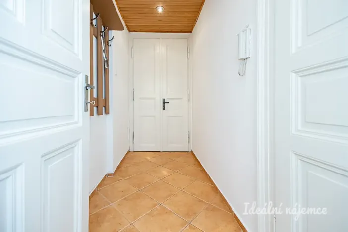 Pronájem bytu 1+kk, Praha, Jaromírova, 35 m2